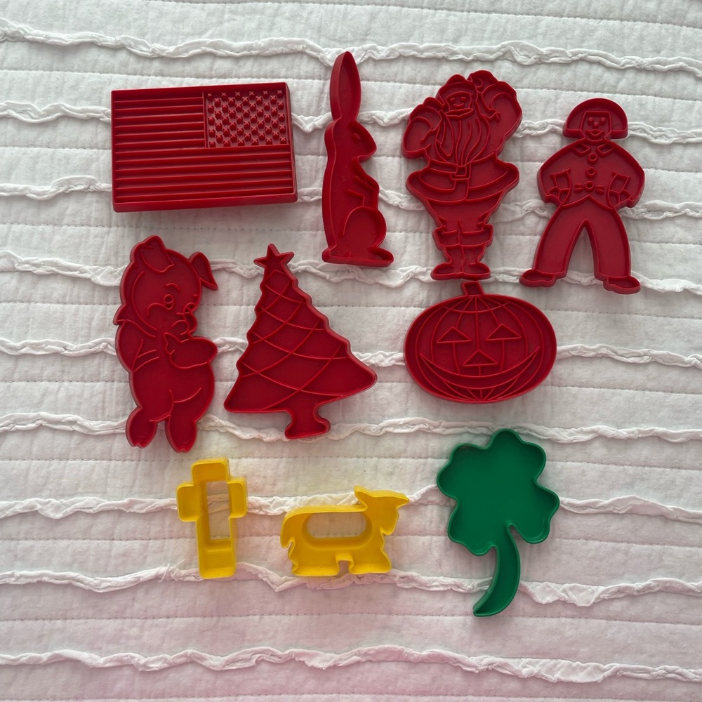 Vintage plastic Tupperware cookie cutters